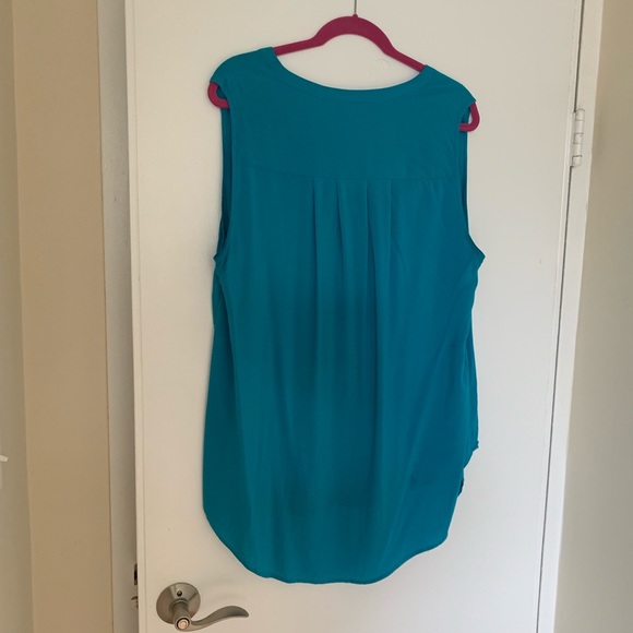 Two VGUC sleeveless blouses - Picture 6 of 7